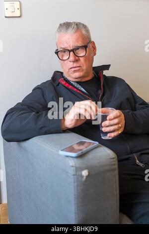 Der Filmkritiker Mark Kermode und seine Frau Linda Ruth Williams besuchten das Shetland-Drehbuch-Festival, um das Kino mit dem Publikum auf den Inseln zu feiern. Stockfoto