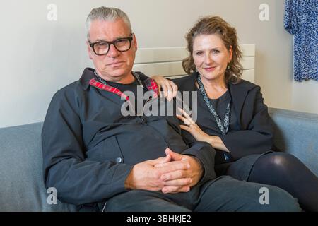 Der Filmkritiker Mark Kermode und seine Frau Linda Ruth Williams besuchten das Shetland-Drehbuch-Festival, um das Kino mit dem Publikum auf den Inseln zu feiern. Stockfoto