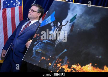 Washington, Usa. Juni 2025. Mike Johnson, Sprecher des US-Repräsentantenhauses, während einer Pressekonferenz im RNC/Capitol Hill in Washington DC, USA. Quelle: SOPA Images Limited/Alamy Live News Stockfoto