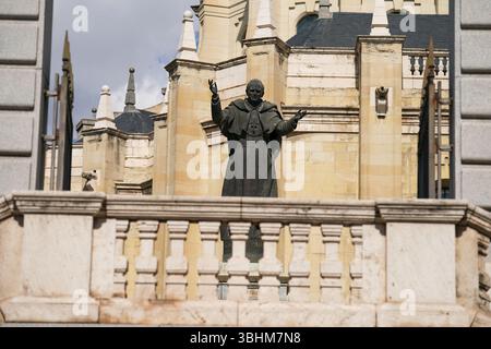 Die Kathedrale der Heiligen Maria der Königlichen Almudena in Madrid, Spanien Stockfoto