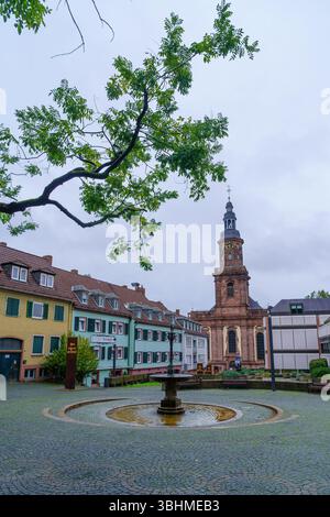 Worms, Deutschland - 08. Oktober 2024: Blick auf den Schlossplatz in Worms, Rheinland-Pfalz Stockfoto