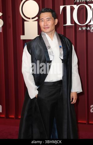 New York, NY, USA. Juni 2025. NEW YORK, NEW YORK – 08. JUNI 2025: Daniel Dae Kim nimmt an den 78. Jährlichen Tony Awards in der Radio City Music Hall Teil. Die Veranstaltung zelebrierte herausragende Leistungen im Broadway-Theater und präsentierte mit roten Teppichen besetzte Auftritte, emotionale Akzeptanz-Reden und herausragende Darbietungen nominierter Musicals und Theaterstücke. (Kreditbild: © Luiz Rampelotto/ZUMA Press Wire) NUR REDAKTIONELLE VERWENDUNG! Nicht für kommerzielle ZWECKE! Stockfoto