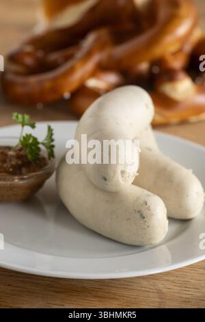 Bayerische Kalbswürste Mit Brezel Stockfoto