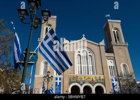 Die Vorderseite der Heiligen Metropolitankirche der Verkündigung an die Jungfrau Maria in Zentral-Athen, Griechenland. Stockfoto