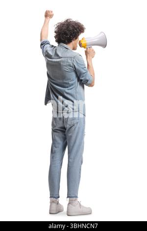 Rückansicht eines Mannes, der mit einem Megaphon spricht, isoliert auf weißem Hintergrund Stockfoto