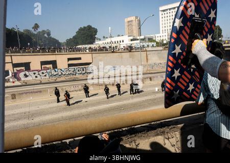 Los Angeles, Usa. Juni 2025. Die Polizei sah, wie sie auf dem Freeway 101 in Downtown Los Angeles unterwegs war Credit: SOPA Images Limited/Alamy Live News Stockfoto