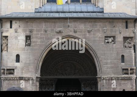 Wien, Stephansdom, Riesentor und Details der Westfassade // Wien, Stephansdom, Westfassade Stockfoto