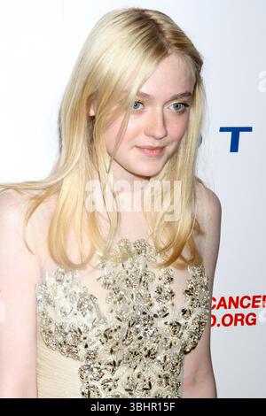 Dakota Fanning auf der 6. Jährlichen LinkedIn Against Blood Cancer DKMS Gala in New York City - 26. April 2012 Stockfoto