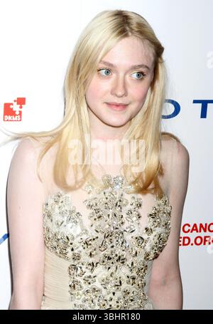 Dakota Fanning auf der 6. Jährlichen LinkedIn Against Blood Cancer DKMS Gala in New York City - 26. April 2012 Stockfoto