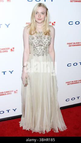 Dakota Fanning auf der 6. Jährlichen LinkedIn Against Blood Cancer DKMS Gala in New York City - 26. April 2012 Stockfoto