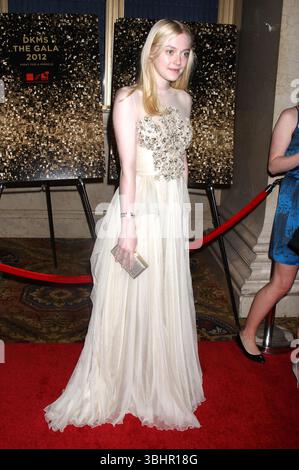Dakota Fanning auf der 6. Jährlichen LinkedIn Against Blood Cancer DKMS Gala in New York City - 26. April 2012 Stockfoto