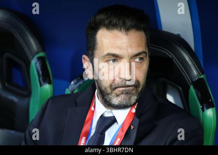Der italienische Delegationsleiter Gianluigi Buffon sieht beim Qualifikationsspiel der Gruppe I der FIFA-Weltmeisterschaft 2026 zwischen Italien und Moldau am 9. Juni 2025 im Stadio Citta del Tricolore in Reggio Emilia, Italien, zu. Stockfoto