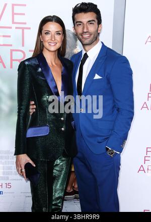 (AKTE) Justin Baldonis Klage gegen Blake Lively wurde vom Bundesrichter entlassen. WESTWOOD, LOS ANGELES, KALIFORNIEN, USA - 7. MÄRZ: Emily Baldoni und Ehemann/US-amerikanischer Schauspieler und Regisseur Justin Baldoni kommen am 7. März 2019 zur Premiere von Lionsgate's „Five Feet Apart“ im Fox Bruin Theatre in Westwood, Los Angeles, Kalifornien, USA. (Foto: Xavier Collin/Image Press Agency) Stockfoto