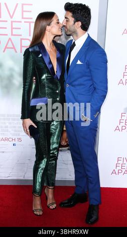 (AKTE) Justin Baldonis Klage gegen Blake Lively wurde vom Bundesrichter entlassen. WESTWOOD, LOS ANGELES, KALIFORNIEN, USA - 7. MÄRZ: Emily Baldoni und Ehemann/US-amerikanischer Schauspieler und Regisseur Justin Baldoni kommen am 7. März 2019 zur Premiere von Lionsgate's „Five Feet Apart“ im Fox Bruin Theatre in Westwood, Los Angeles, Kalifornien, USA. (Foto: Xavier Collin/Image Press Agency) Stockfoto