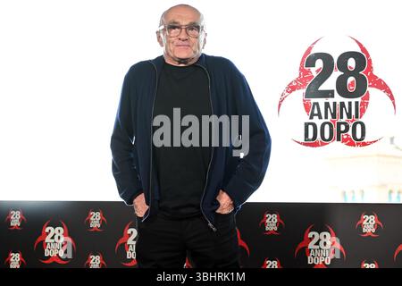 Roma, Latium. Juni 2025. Der britische Regisseur, Drehbuchautor, Filmproduzent und Fernsehproduzent Daniel Francis Boyle, genannt Danny, nimmt 28 Jahre später am Fotoaufruf des Films im Hotel Eden Teil. Rom (Italien), 11. Juni 2025 Credit: massimo insabato/Alamy Live News Stockfoto