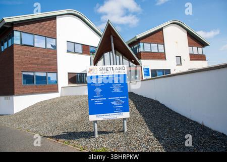 Shetland Islands Council HQ in North Ness, Lerwick. Moderne Büros am Wasser, in denen lokale Regierungsdienste für die Shetlandinseln untergebracht sind. Stockfoto