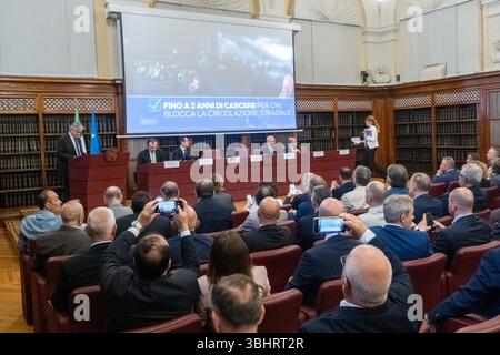 Roma, Italien. Juni 2025. convegno della LEGA dal titolo „I contenuti del decreto Sicurezza“. Senato A Roma, Mercoledi 11 Giugno 2025 (Foto Mauro Scrobogna/LaPresse) Konferenz der LEGA mit dem Titel "Inhalt des Sicherheitsdekrets". Senat in Rom Mittwoch, 11. Juni 2025. (Foto: Mauro Scrobogna/LaPresse) Credit: LaPresse/Alamy Live News Stockfoto
