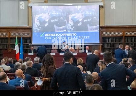 Roma, Italien. Juni 2025. convegno della LEGA dal titolo „I contenuti del decreto Sicurezza“. Senato A Roma, Mercoledi 11 Giugno 2025 (Foto Mauro Scrobogna/LaPresse) Konferenz der LEGA mit dem Titel "Inhalt des Sicherheitsdekrets". Senat in Rom Mittwoch, 11. Juni 2025. (Foto: Mauro Scrobogna/LaPresse) Credit: LaPresse/Alamy Live News Stockfoto