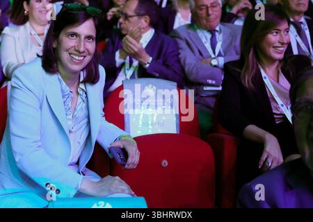 Roma, Italien. Juni 2025. La segretaria del PD Elly Schlein e la deputata di Italia Viva Maria Elena Boschi all' Assemblea annuale di Confcommercio Roma -Italia - Mercoledì 11 Giugno 2025 - Politica - (Foto di Cecilia Fabiano/LaPresse) Parteisekretärin Elly Schlein und Italia Viva Maria Elena Boschi, auf der Confcommercio-Jahresversammlung Rom-Italien - Mittwoch, 11. Juni 2025 - Italien - Mittwoch, 11. Juni 2015 - Politica - Politica - Foto von Laecilia Presse (Foto von Laecilia Live Presse) Stockfoto