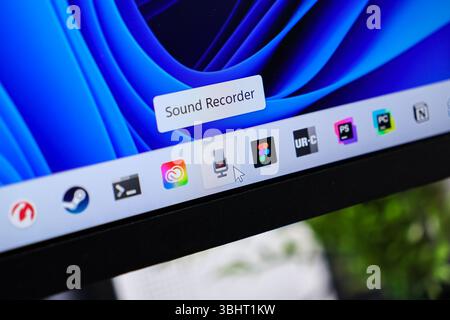 Posen, Polen – 6. Juni 2025: Auf einem Computerbildschirm wird das Symbol der Sound Recorder-Anwendung angezeigt, das digitale Audiomanagement und Software-Inte hervorhebt Stockfoto