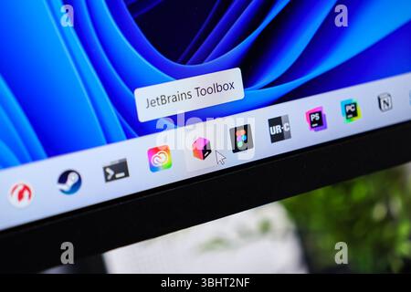 Poznan, Polen – 6. Juni 2025: Die Anwendung JetBrains Toolbox wird auf einem modernen Computerdisplay angezeigt. Der Cursor befindet sich über dem Symbol und hebt hervor Stockfoto