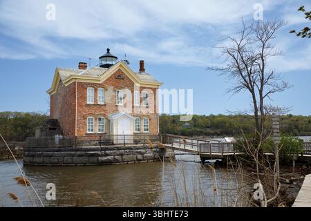 Der Leuchtturm von 1869 markiert den Eingang zum Saugerties Harbor am Esopus Creek. Bundesstaat New York, USA. Stockfoto