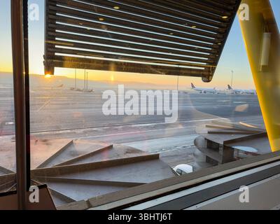Iberia Velázquez Premium Lounge, Adolfo Suárez Madrid-Barajas Airport Terminals T4S, entworfen von den Architekten Antonio Lamela und Richard Rogers Stockfoto