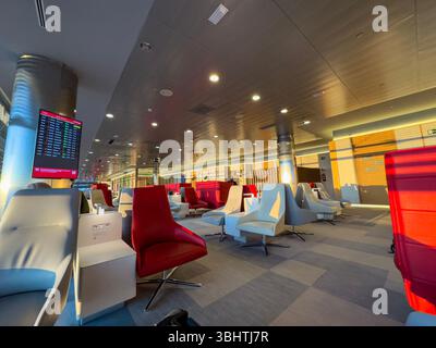 Iberia Velázquez Premium Lounge, Adolfo Suárez Madrid-Barajas Airport Terminals T4S, entworfen von den Architekten Antonio Lamela und Richard Rogers Stockfoto