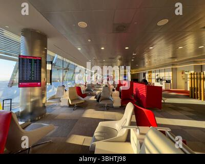 Iberia Velázquez Premium Lounge, Adolfo Suárez Madrid-Barajas Airport Terminals T4S, entworfen von den Architekten Antonio Lamela und Richard Rogers Stockfoto