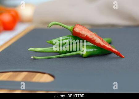 Chilischoten in der Küche Stockfoto