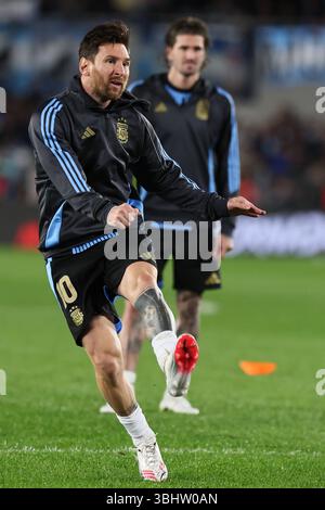 Der argentinische Nationalspieler Lionel Messi ist nach dem Shooting während des Aufwärmens vor dem südamerikanischen Qualifikationsspiel zwischen Argentinien und Kolumbien zur FIFA Fussball-Weltmeisterschaft 2026 am 10. Juni 2025 im Monumental-Stadion in Buenos Aires, ARGENTINIEN Copyright: XALEJANDROxPAGNIx Stockfoto
