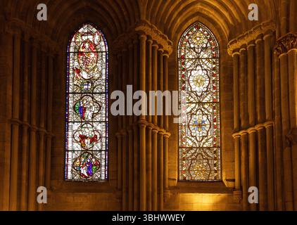 Hereford Cathedral, Hereford UK; mittelalterliche Buntglasfenster in der Lady Chapel aus dem 13. Jahrhundert, 1400er Jahre, die ältesten in der Kathedrale Stockfoto
