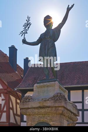 Friedensplatz mit Friedensdenkmal in Steinheim, Deutschland, Hessen, Hanau Stockfoto