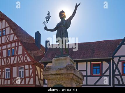 Friedensplatz mit Friedensdenkmal in Steinheim, Deutschland, Hessen, Hanau Stockfoto