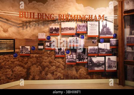 Das Symbol von Birmingham, die vulkanische, riesige, 56 m hohe gusseiserne Statue des römischen Gottes der Metallverarbeitung, wurde für die St Louis World Fair 1904 in Auftrag gegeben. Stockfoto