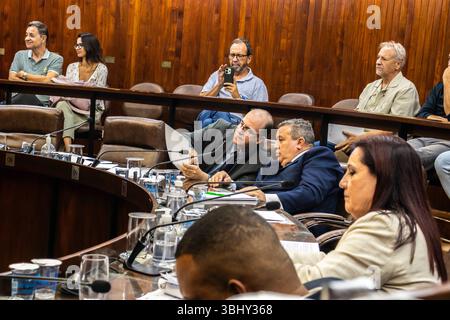 Marilia, Sao Paulo, Brasilien, 14. April 2025 Interner Überblick über die Plenarsitzung des Stadtrates von Marília, in Rundform für den 17 Stadtrat Stockfoto