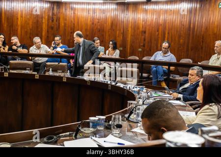 Marilia, Sao Paulo, Brasilien, 14. April 2025 Interner Überblick über die Plenarsitzung des Stadtrates von Marília, in Rundform für den 17 Stadtrat Stockfoto
