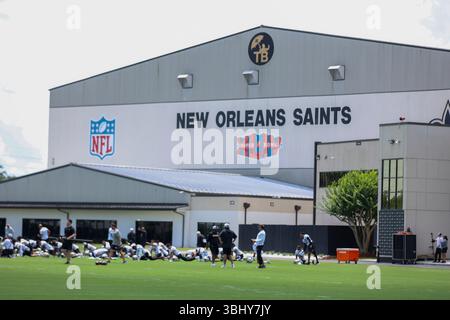 Metairie, Usa. Juni 2025. Mitglieder der New Orleans Saints ziehen sich am zweiten Tag des Minicamps am Mittwoch, den 11. Juni 2025, in Metairie, Louisiana, in der Ochsner Sports Performance Center Facility aus. (Foto: Peter G. Forest/SIPA USA) Credit: SIPA USA/Alamy Live News Stockfoto