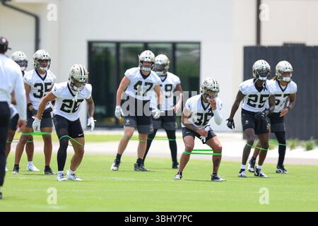 Metairie, Usa. Juni 2025. Mitglieder der New Orleans Saints ziehen sich am zweiten Tag des Minicamps am Mittwoch, den 11. Juni 2025, in Metairie, Louisiana, in der Ochsner Sports Performance Center Facility aus. (Foto: Peter G. Forest/SIPA USA) Credit: SIPA USA/Alamy Live News Stockfoto