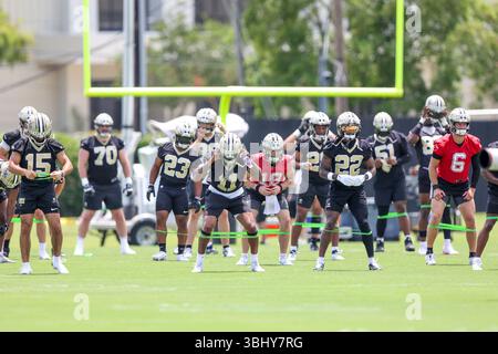 Metairie, Usa. Juni 2025. Mitglieder der New Orleans Saints ziehen sich am zweiten Tag des Minicamps am Mittwoch, den 11. Juni 2025, in Metairie, Louisiana, in der Ochsner Sports Performance Center Facility aus. (Foto: Peter G. Forest/SIPA USA) Credit: SIPA USA/Alamy Live News Stockfoto