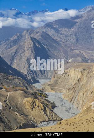 Himalaya, Nepal - die berühmte Wanderung auf dem Dach der Welt genannt Annapurna Circuit im Himalaya Bergmassiv mit 8000 Metern Stockfoto