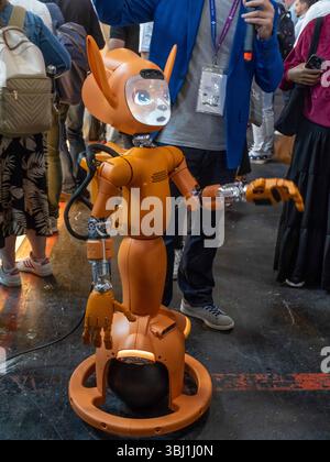 Paris, Frankreich. Juni 2025. Zauberwerkzeuge Mirokai Roboter während der 9. Ausgabe des Vivatech in Paris, Frankreich am 12. Juni 2025. Das französische Startup Enchanted Tools führt Roboter mit künstlicher Intelligenz ein. Foto: Mario Fourmy/ABACAPRESS.COM Credit: Abaca Press/Alamy Live News Stockfoto