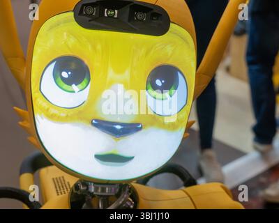 Paris, Frankreich. Juni 2025. Zauberwerkzeuge Mirokai Roboter während der 9. Ausgabe des Vivatech in Paris, Frankreich am 12. Juni 2025. Das französische Startup Enchanted Tools führt Roboter mit künstlicher Intelligenz ein. Foto: Mario Fourmy/ABACAPRESS.COM Credit: Abaca Press/Alamy Live News Stockfoto