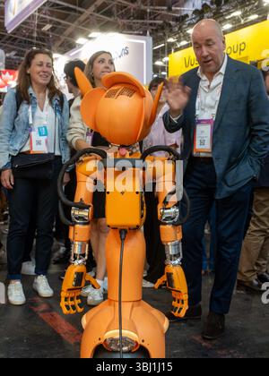 Paris, Frankreich. Juni 2025. Zauberwerkzeuge Mirokai Roboter während der 9. Ausgabe des Vivatech in Paris, Frankreich am 12. Juni 2025. Das französische Startup Enchanted Tools führt Roboter mit künstlicher Intelligenz ein. Foto: Mario Fourmy/ABACAPRESS.COM Credit: Abaca Press/Alamy Live News Stockfoto