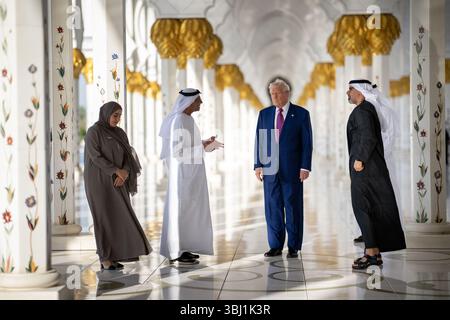 Präsident Donald Trump besucht die Scheich-Zayed-Moschee am Donnerstag, 15. Mai 2025, in Abu Dhabi, Vereinigte Arabische Emirate. Stockfoto