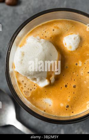 Hausgemachter Kaffee Affogato Eiscreme in einer Tasse Stockfoto