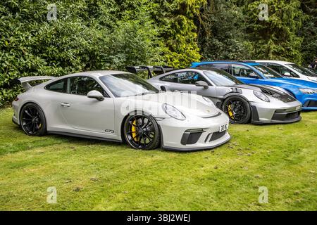 Bristol, Großbritannien, 23. August 2023: Porsche Grey White GT3 991,2 und GT3 992 rs nebeneinander bei einem Autotreffen Stockfoto