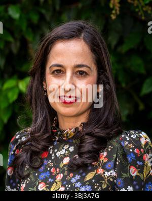 London, Großbritannien. 12. Juni 2025. Sanam Mahloudji, Autorin von The Persians (4th Estate, HarperCollins), beim Women’s Prize for Fiction und Women’s Prize for Non-Fiction Awards 2025 in Bedford Square Gardens. Quelle: Stephen Chung / Alamy Live News Stockfoto