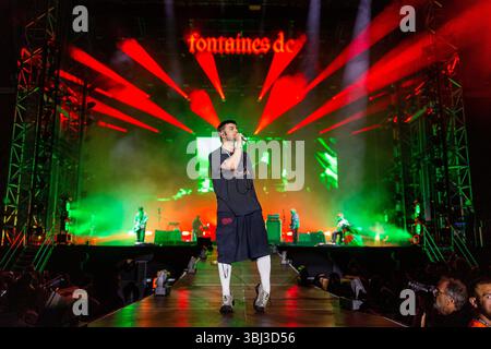Porto, Portugal. Juni 2025. Grian Chatten von Fontaines D.C. tritt live im Primavera Sound Porto 2025 auf und liefert ein beeindruckendes Set. Quelle: SOPA Images Limited/Alamy Live News Stockfoto