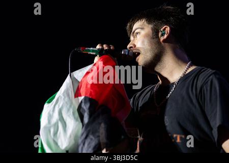 Porto, Portugal. Juni 2025. Grian Chatten von Fontaines D.C. tritt live im Primavera Sound Porto 2025 auf und liefert ein beeindruckendes Set. Juni 2025. Quelle: SOPA Images Limited/Alamy Live News Stockfoto